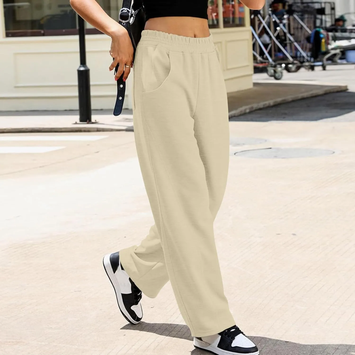 Low Rise Wide Leg Sweatpants Women Y2k Baggy Fleece Sweatpants Elastic Waist Lounge Pants Basic Trousers with Pockets